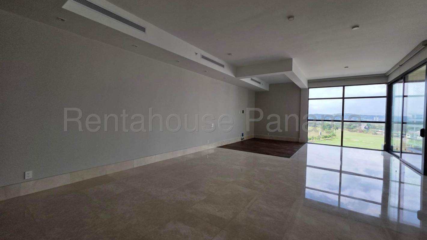 Luxury 3BR Apartment with Golf View & Balcony in Santa Maria