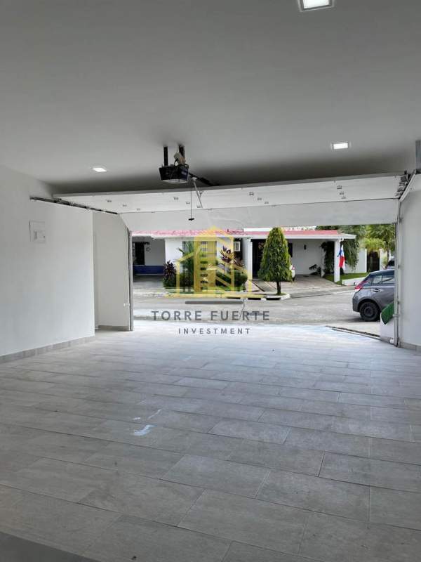 Spacious private garage with automatic door in Altos de Panamá house for rent