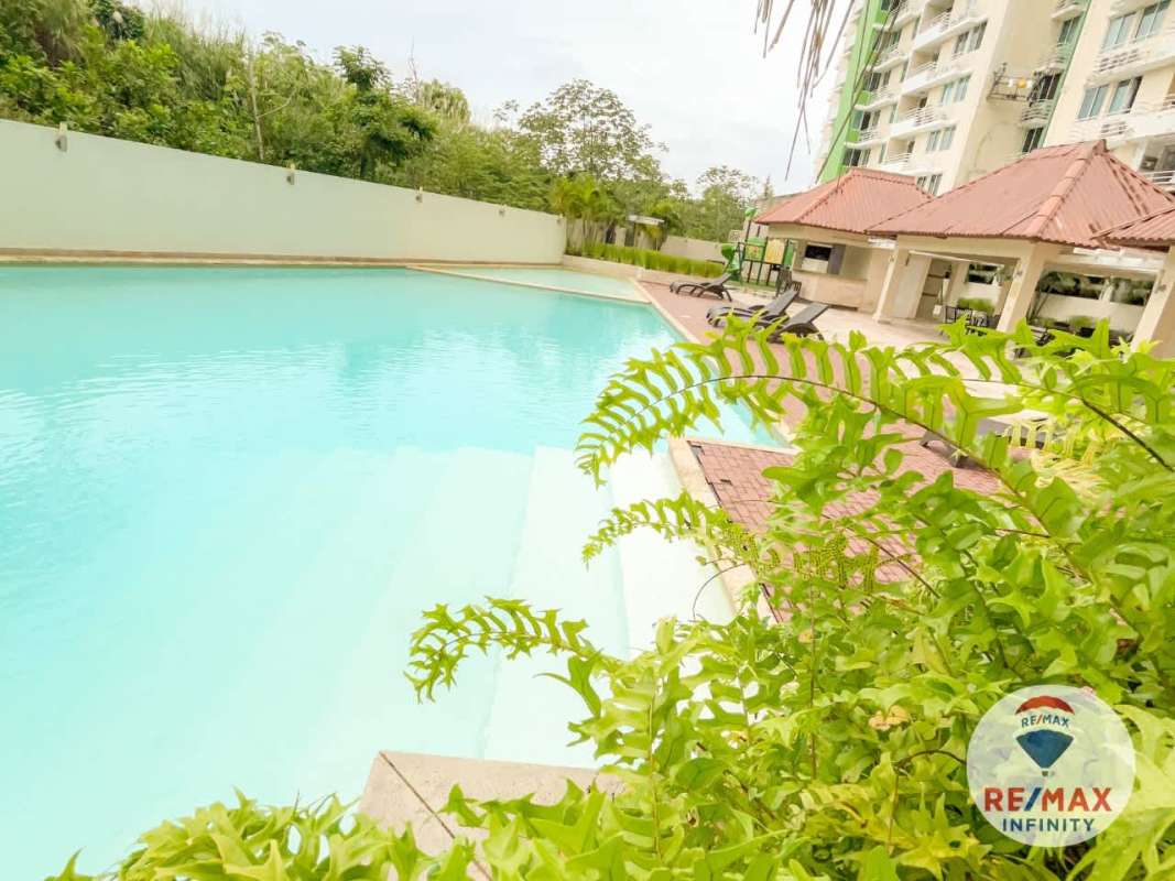 Modern residential high-rise tower with balconies and green accents at Condado del Rey Panama