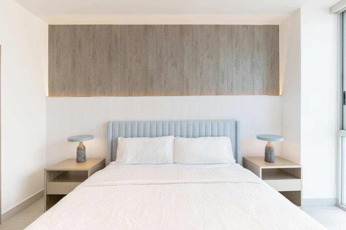 Private cinema room with tiered leather recliners in PH Urbana Obarrio