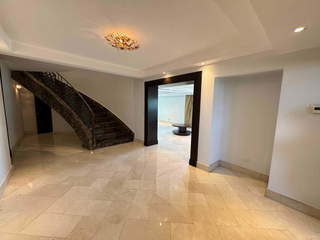 Apartment for Sale in San Francisco - 5 bedrooms