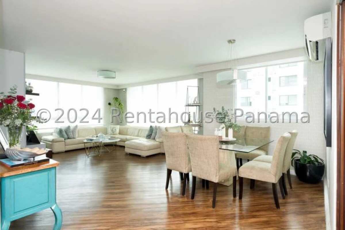 Spacious master bedroom ensuite bath city view PH Park City Panama