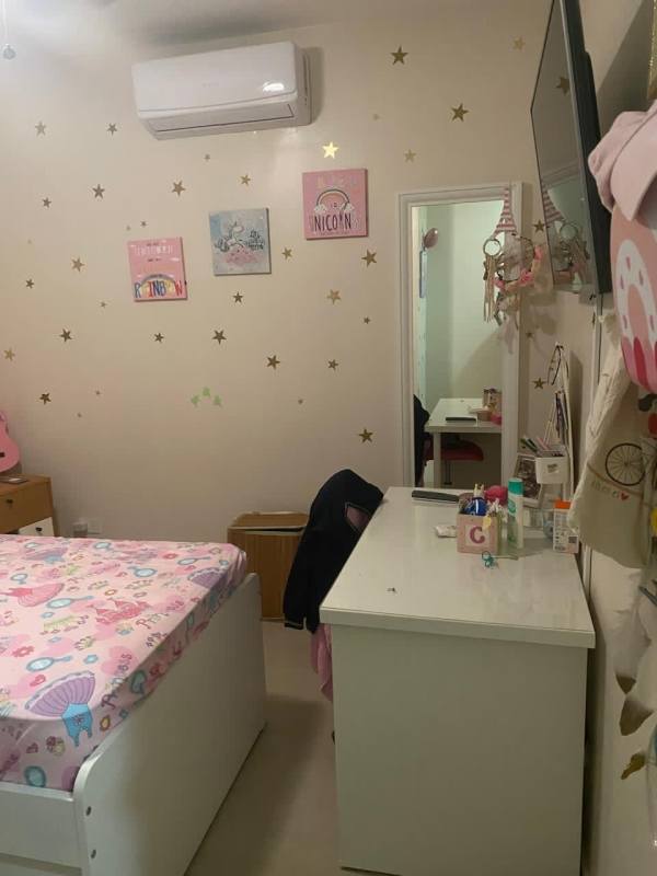 Spacious master bedroom balcony en-suite bathroom split AC Golf Garden Panama