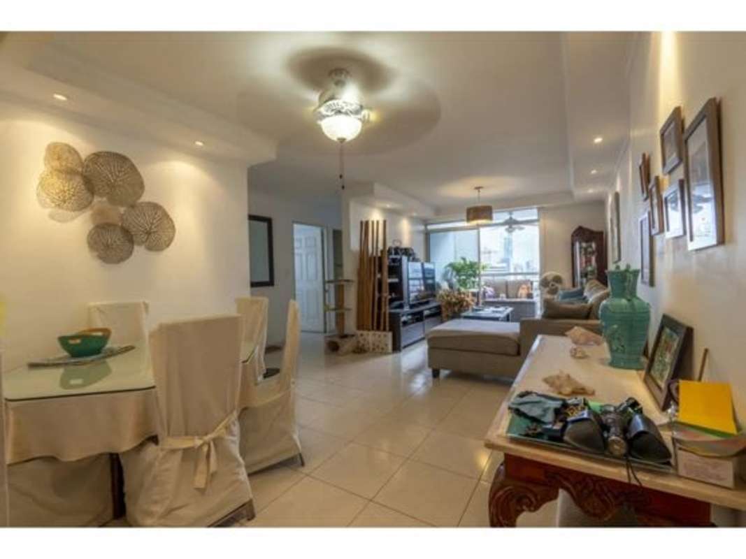 Open living and dining area with natural light, ceiling fan, balcony access at PH El Santorini El Cangrejo Panama City