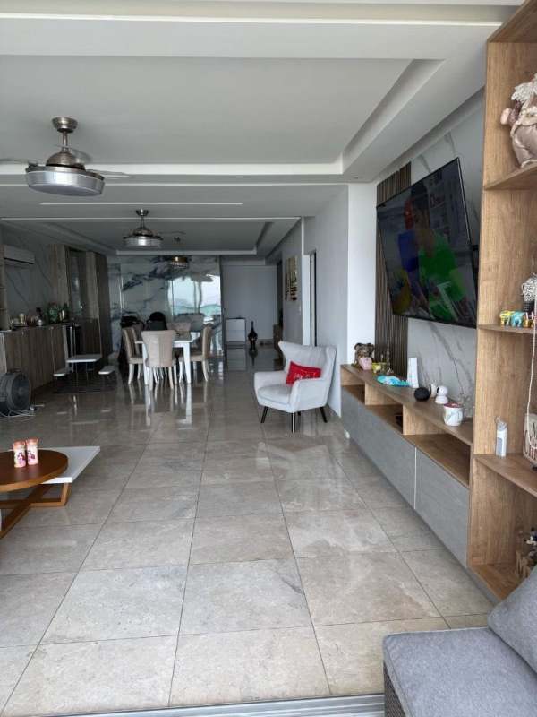 Multi-use room with large windows, AC, kids' toys and workspace at PH Costanera