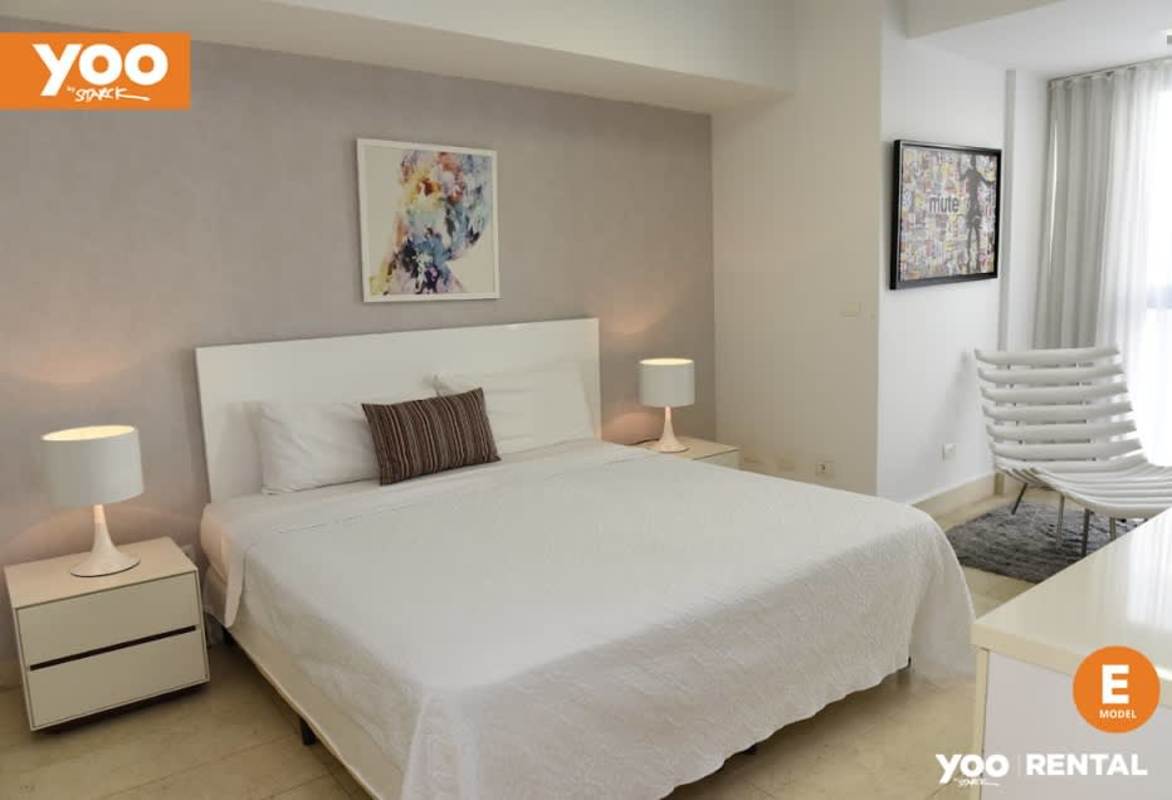 Spacious master bedroom with ocean view and ensuite bathroom in PH Yoo Panama