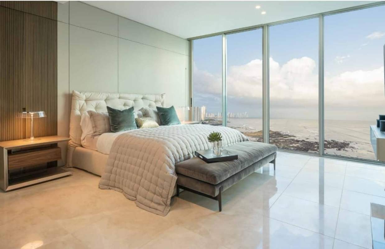 Luxury bedroom with floor-to-ceiling windows and ocean skyline view in Pacific Point Tower 400 Panama