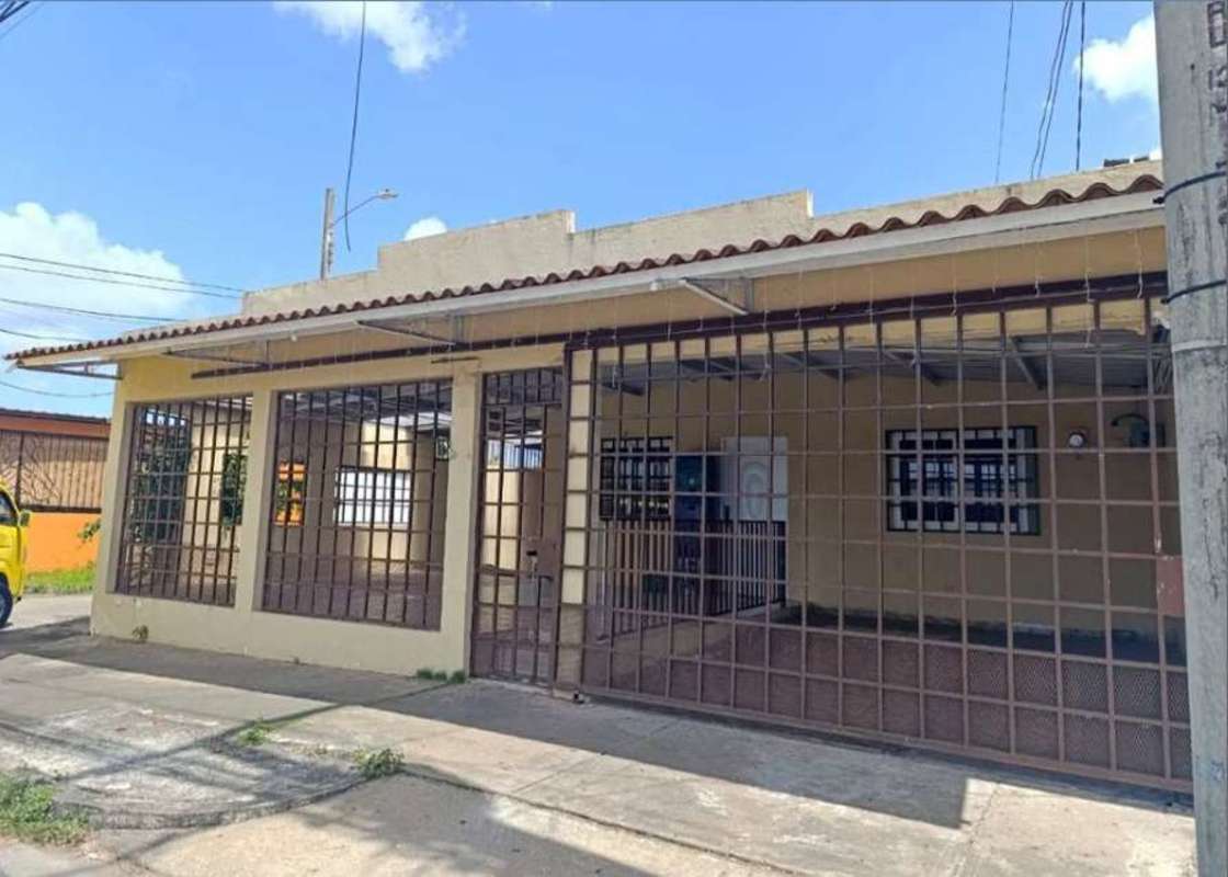 Unfinished room with beige walls, drop ceiling, ceramic tile flooring, Urbanización Don Bosco Panama