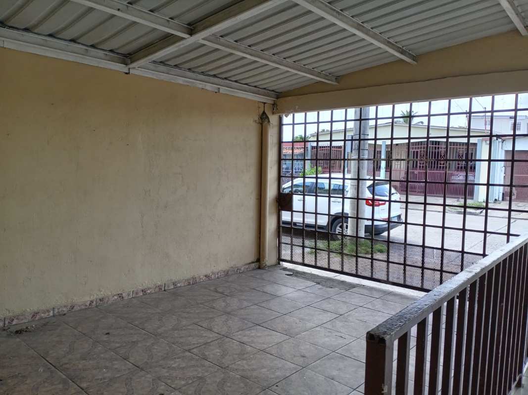Spacious bedroom with ceramic tile floor, window security bars Urbanización Don Bosco Panama