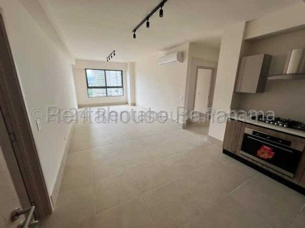 Bright bedroom with closet and scenic golf views in PH Ocean House Santa María Panama