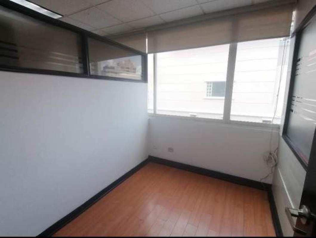 Small pantry or utility room with cabinets and sink PH Camino de Cruces El Dorado Panama