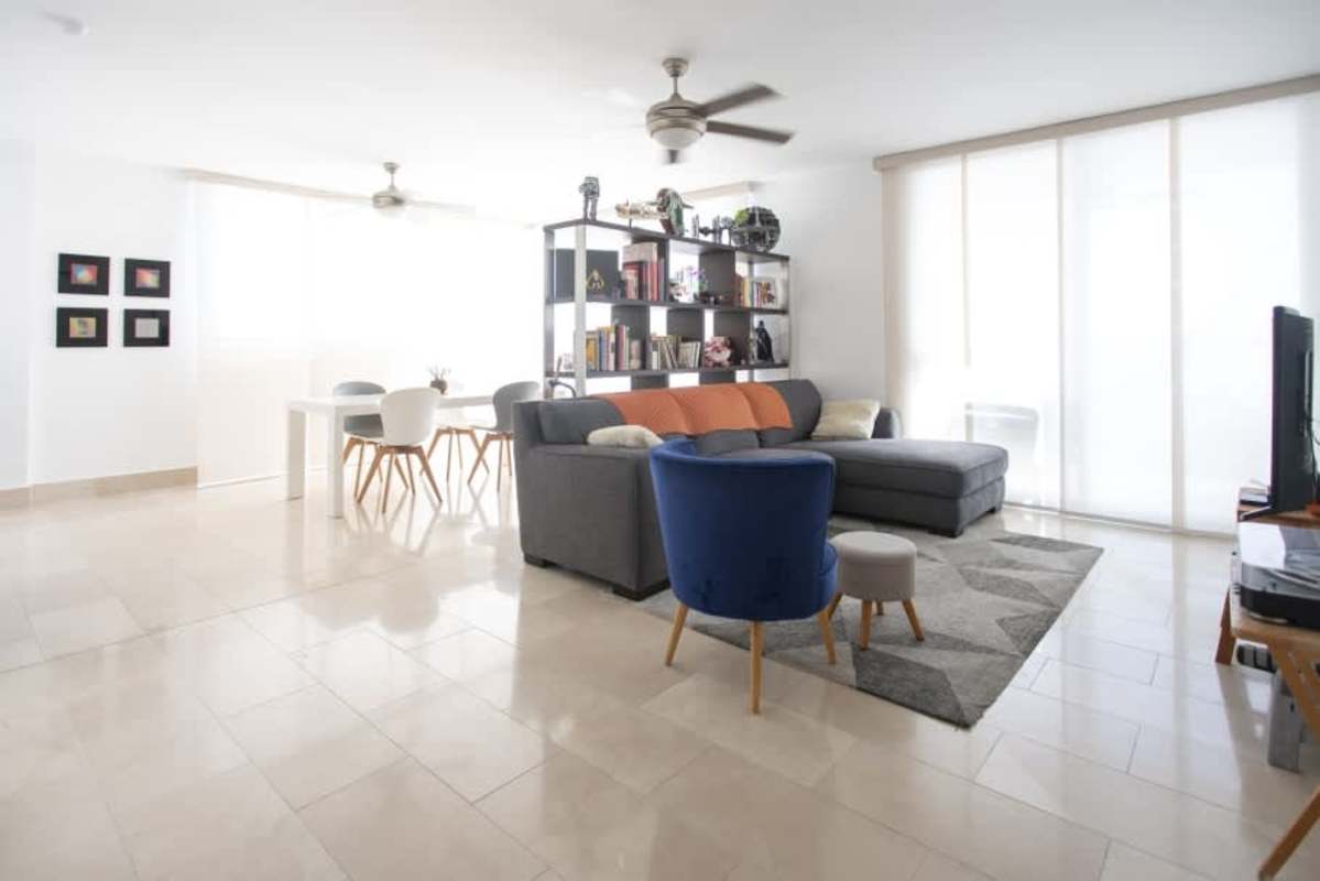 Contemporary kitchen with granite countertops and appliances PH Vita Coco del Mar Panama