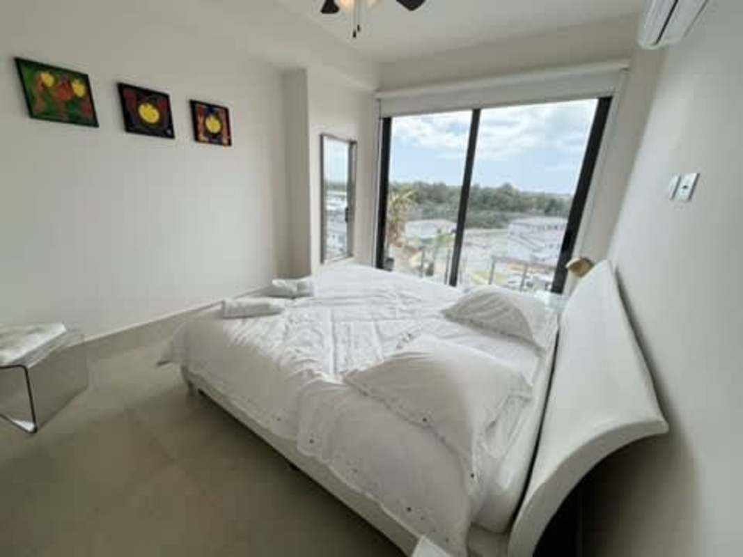 Spacious master bedroom with ceiling fan, AC, panoramic window PH Santa Maria Golf Panama