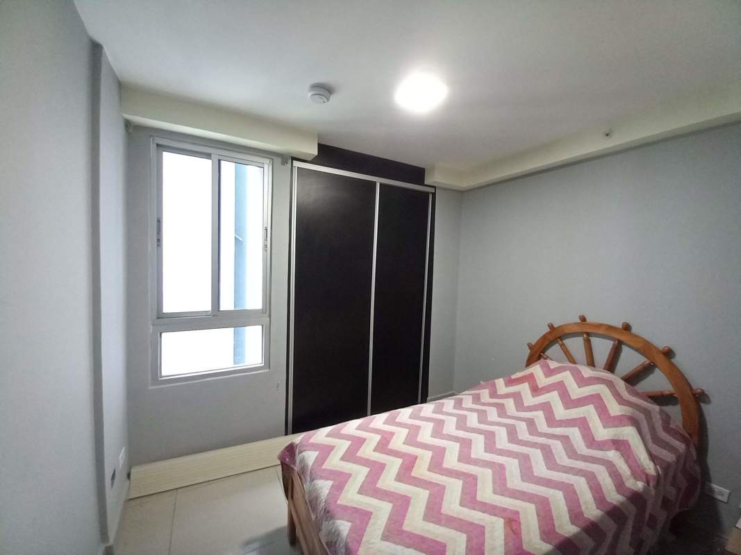 Modern second bedroom with built-in wardrobe and AC in PH Coral Tower Carrasquilla Panama