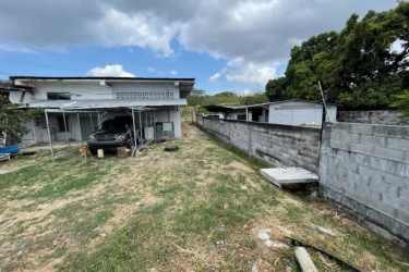 Secured commercial plaza entrance with parking area in Panama Oeste region