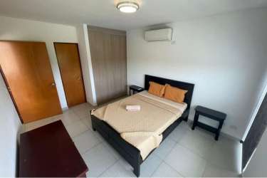 Modern bathroom with shower enclosure in Playa Blanca condo Río Hato Panama