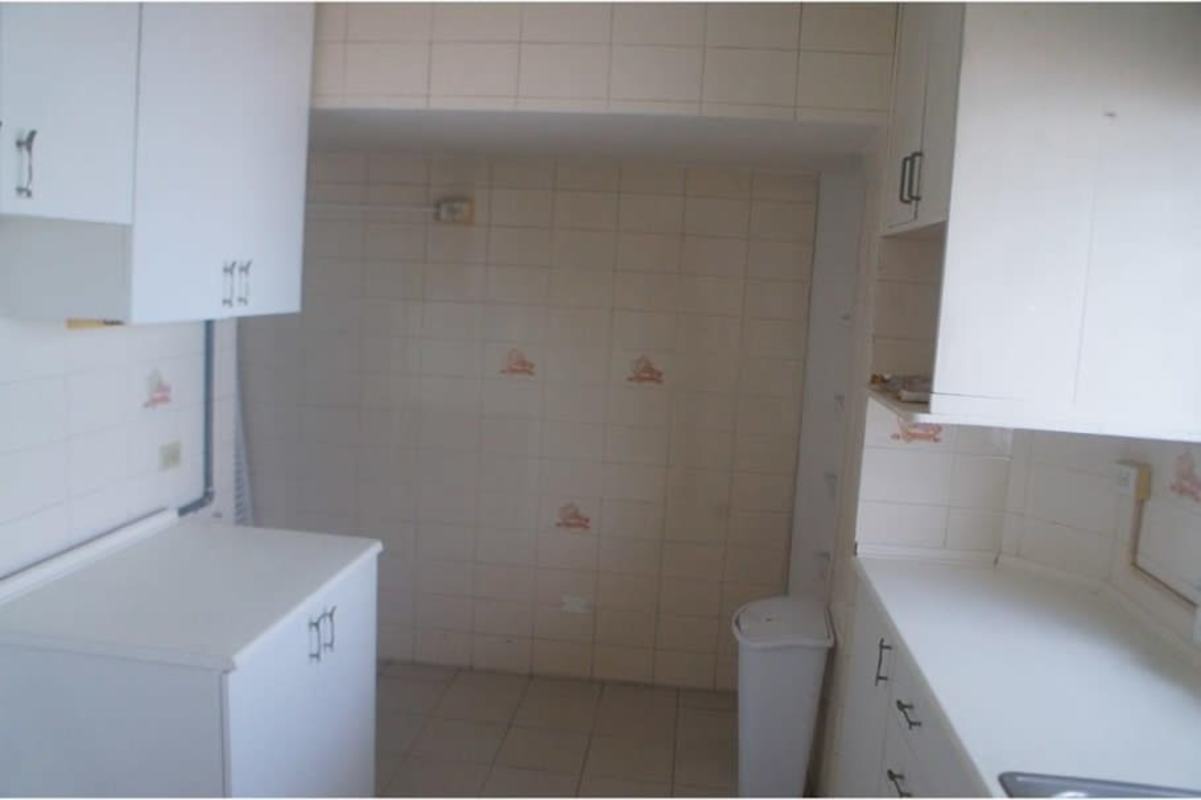 Kitchen with white cabinets and tiled walls in PH Park View El Dorado Panama