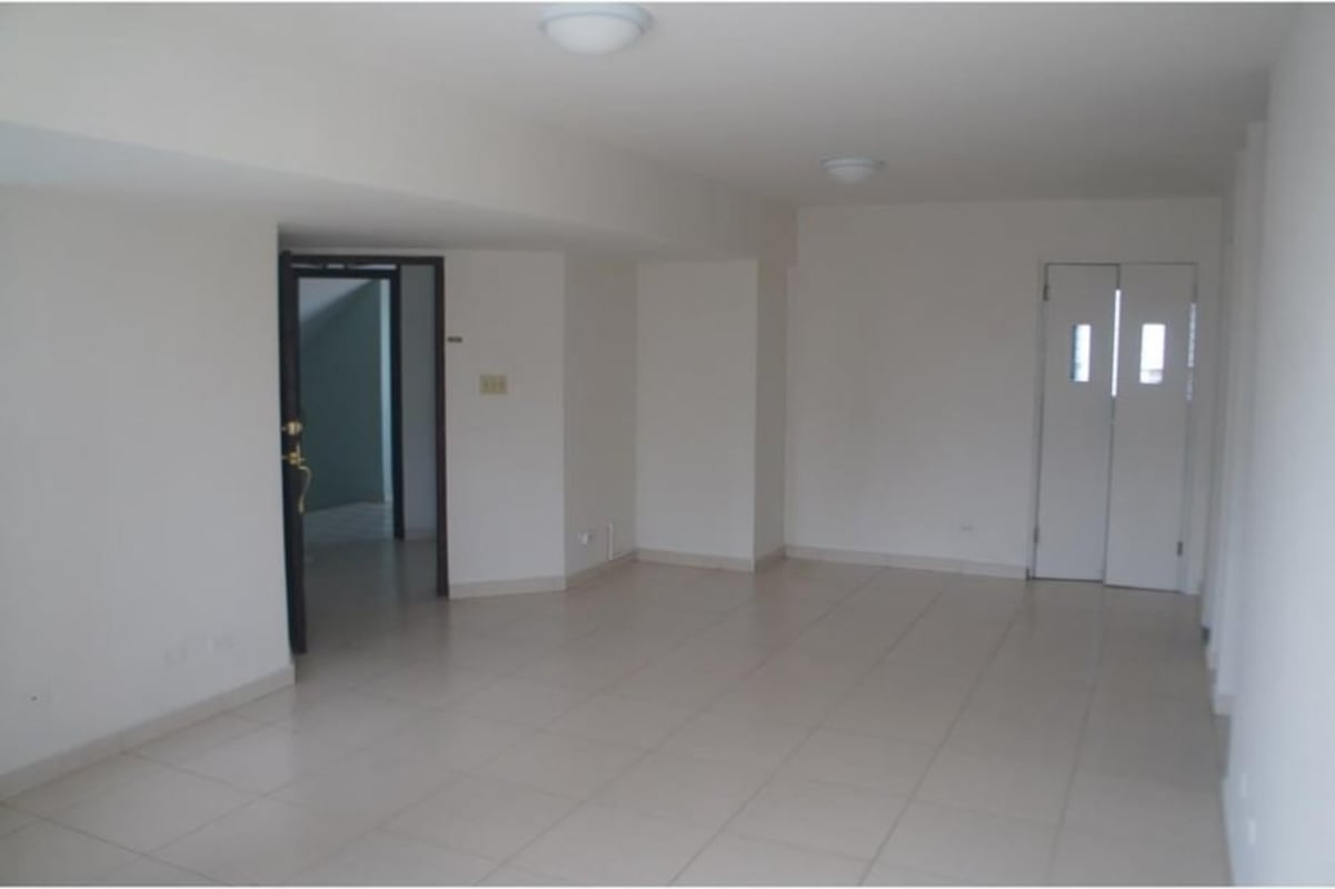 Bedroom with built-in closet and ceiling fan in PH Park View El Dorado Panama City