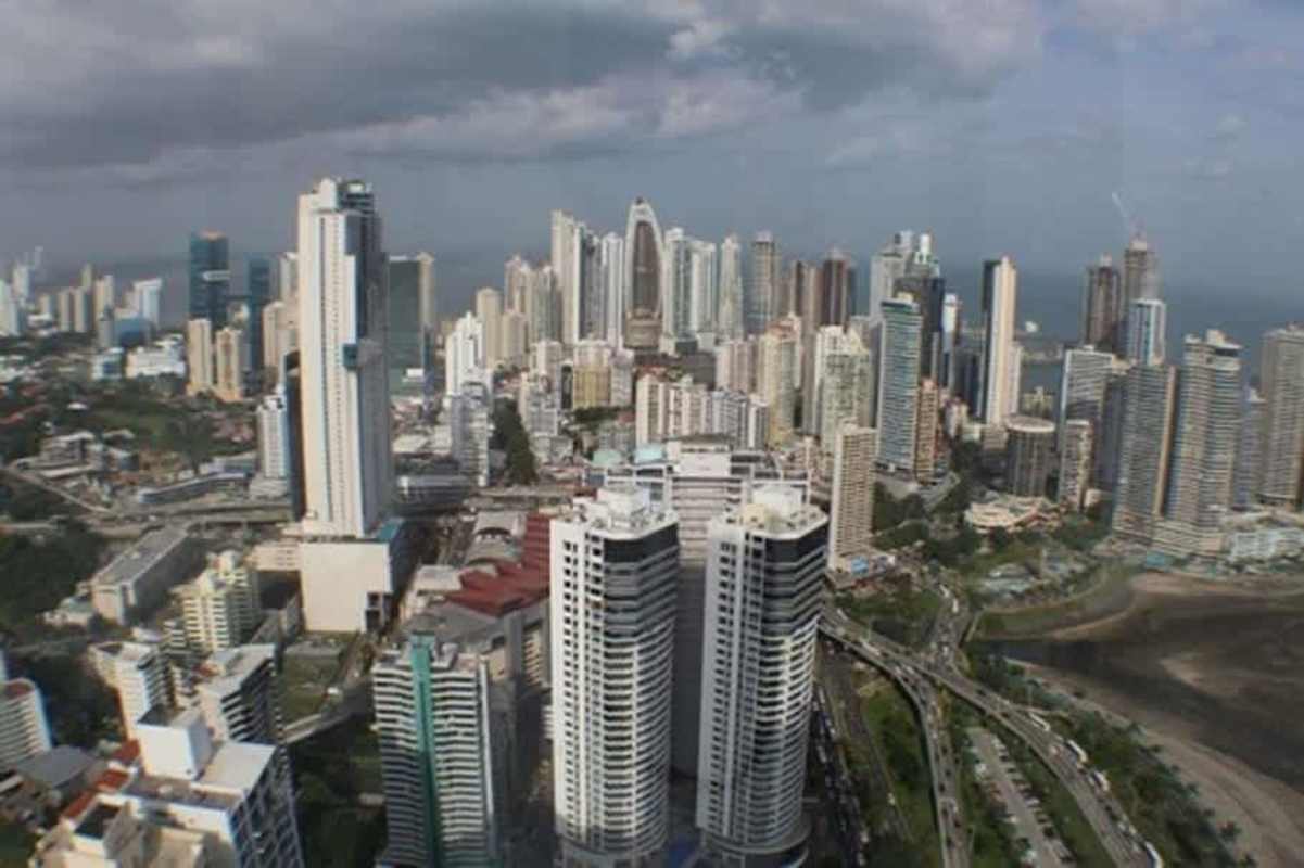 Minimalist white bathroom with pedestal sink, toilet, cabinet in PH BICSA Financial Center Panama