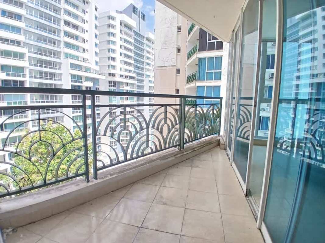 High-rise condominium tower with balconies under blue sky in Edison Park Panama