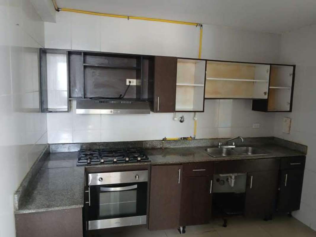 Kitchen equipped with granite countertops, built-in gas stove and oven in PH Park Tower, Bella Vista, Panama