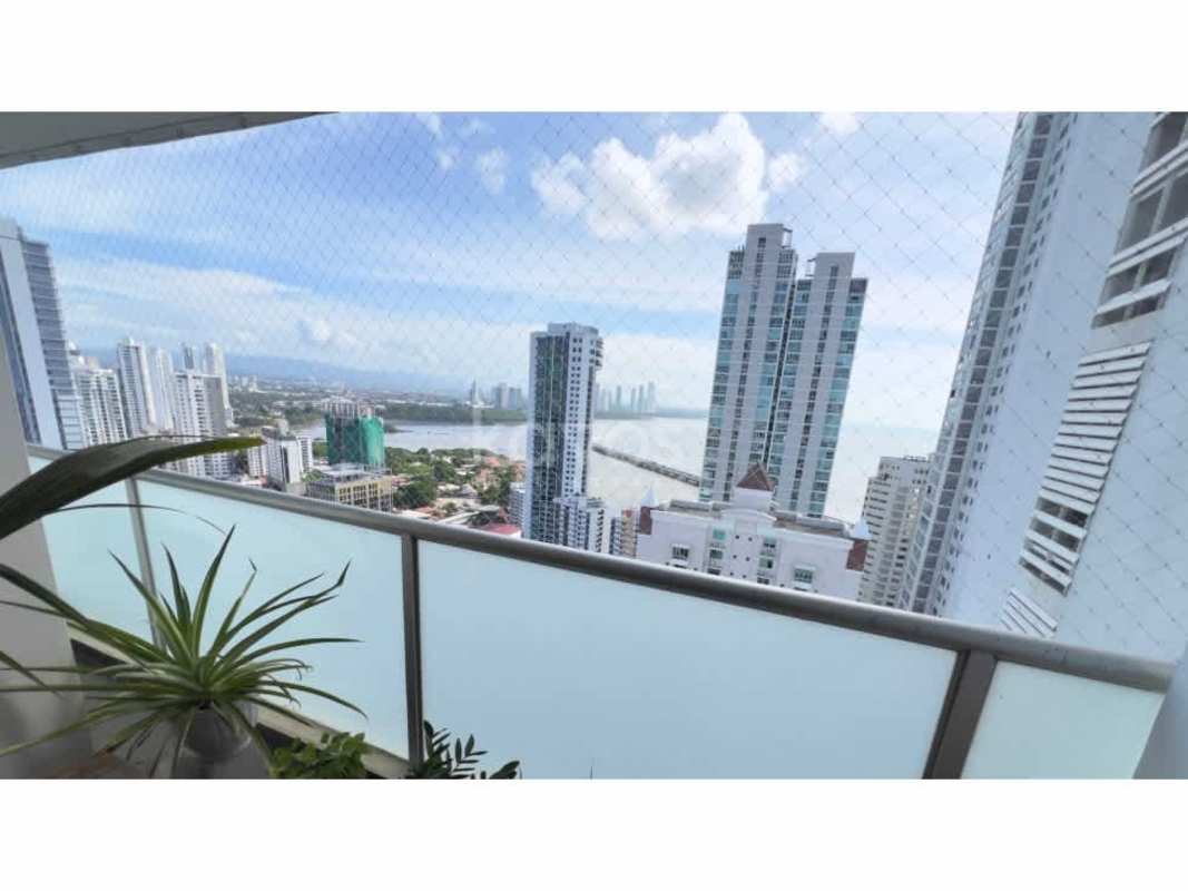 Large balcony overlooking Pacific Ocean and Panama skyline PH Moon Tower