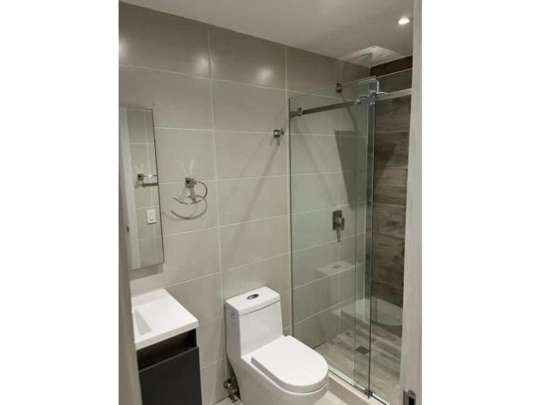 Contemporary bathroom with glass enclosed shower and sleek vanity in PH Coco Place Panama