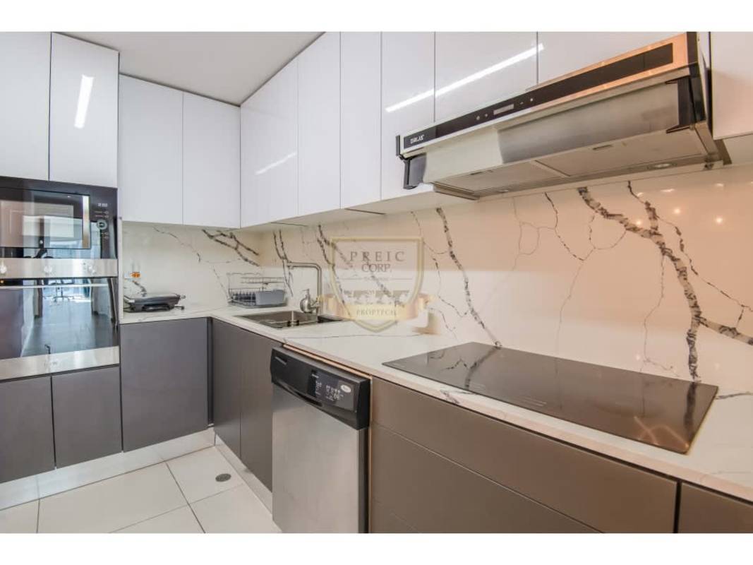 Second bedroom with balcony access offering skyline and bay view in PH Yacht Club Panama