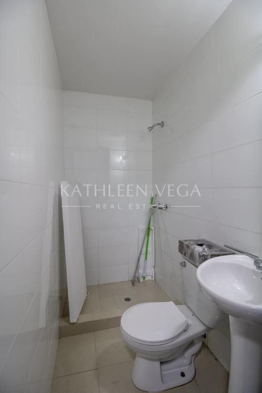 Master bedroom with large windows and closet in PH Top Towers Costa del Este Panama