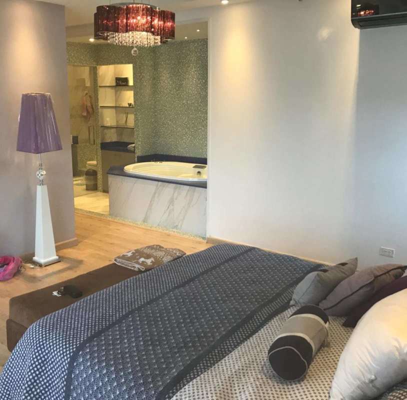 Open-plan living dining furnished apartment with marble floors at PH Luxor El Cangrejo for rent