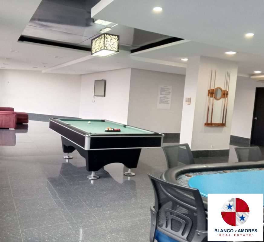 Modern game and entertainment room with pool and poker tables at PH Luxor El Cangrejo