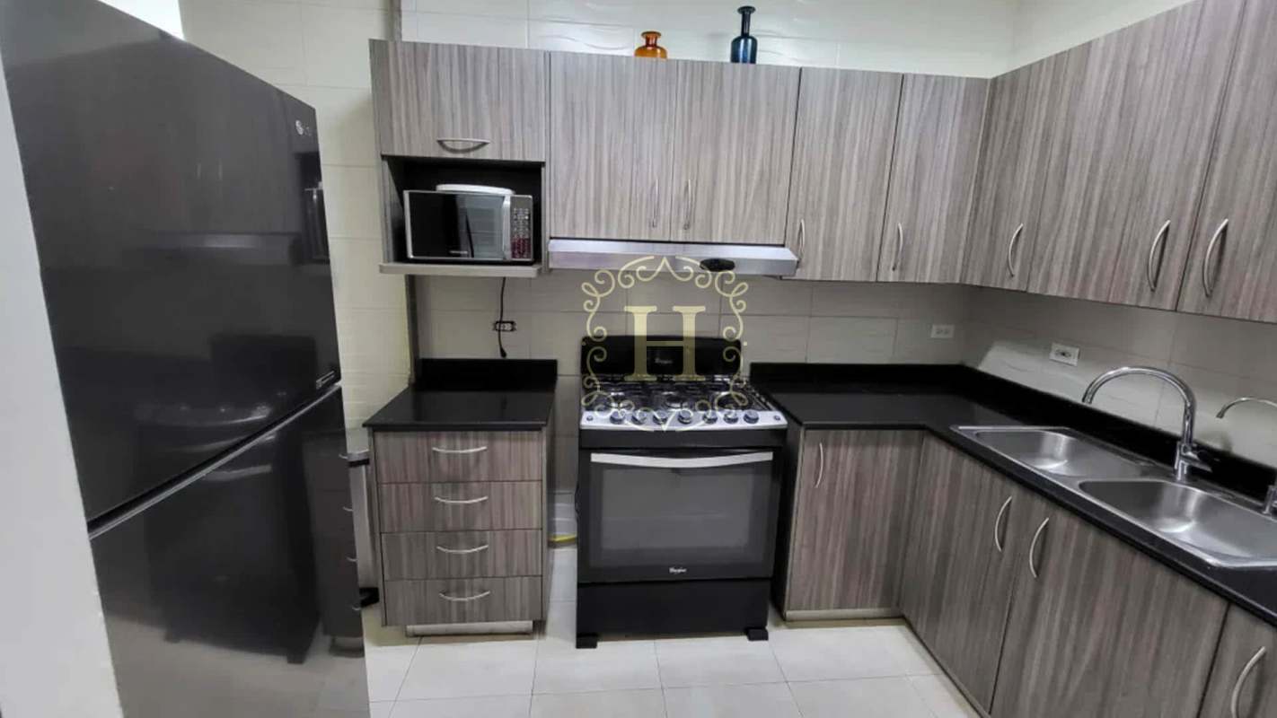 Modern kitchen with granite countertops, abundant cabinets PH Dos Mares Betania