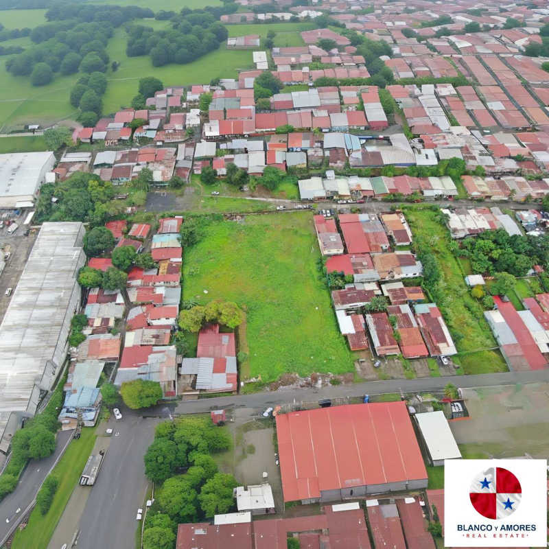 Mixed use large vacant block adjacent industrial and residential zones in Panama aerial image