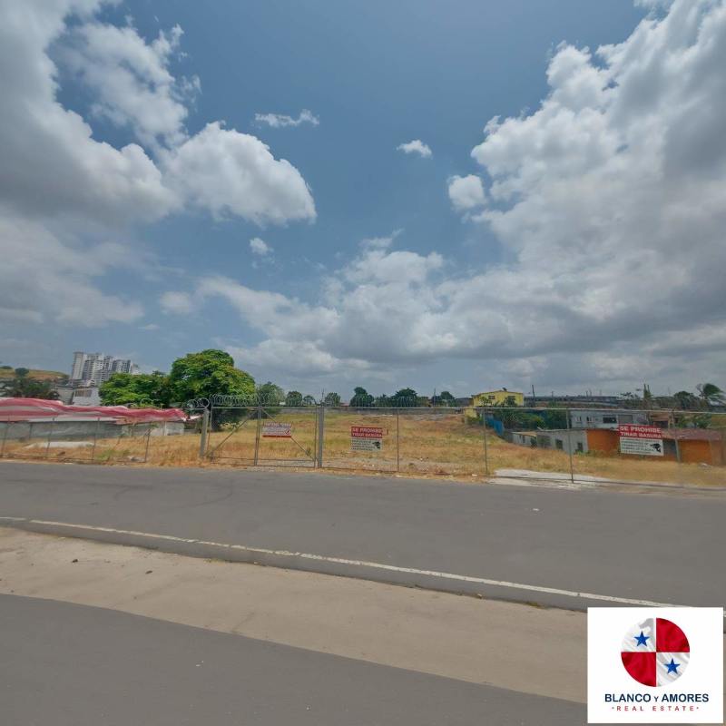 Strategic fenced large vacant industrial lot corner location in Juan Díaz Panama City ready for logistics or warehouse