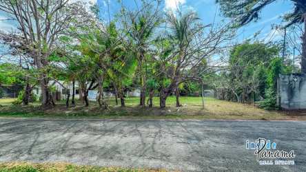 Flat open parcel partially fenced near supermarkets, clinics and Coronado beach