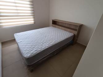 Modern balcony with chairs and greenery views in PH Parterre Panama Pacifico