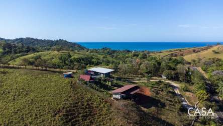 Rustic guest cabin on large lot with panoramic ocean views in Mariato Veraguas Panama