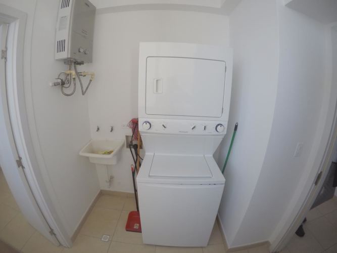 Contemporary bathroom with bathtub, glass shower and double sinks at Ocean Reef Panama
