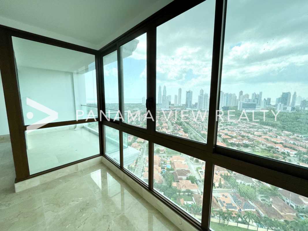 Bright sunroom with floor-to-ceiling windows panoramic views luxury penthouse PH The Colonial Santa Maria Panama
