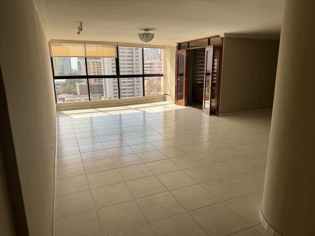 Large living room with floor-to-ceiling windows in PH La Fontana Obarrio Panama