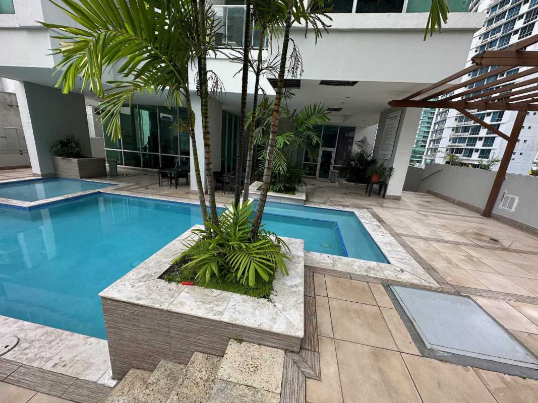 Outdoor swimming pool and jacuzzi at PH Belle View Tower Panama City