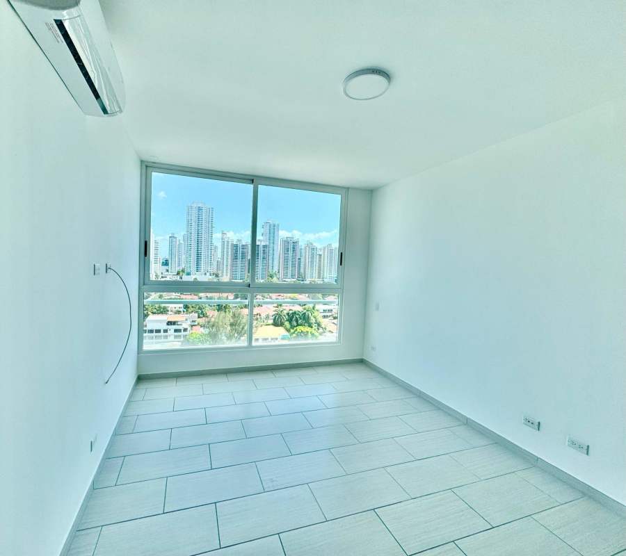 Modern bathroom with glass shower tile finish in PH The Towers Panama