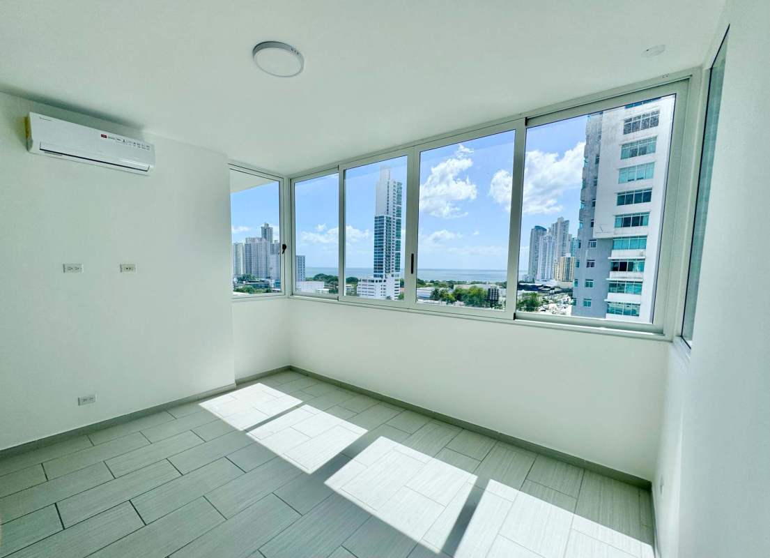 Bedroom with split air conditioning, built-in closet and city view PH The Towers Panama