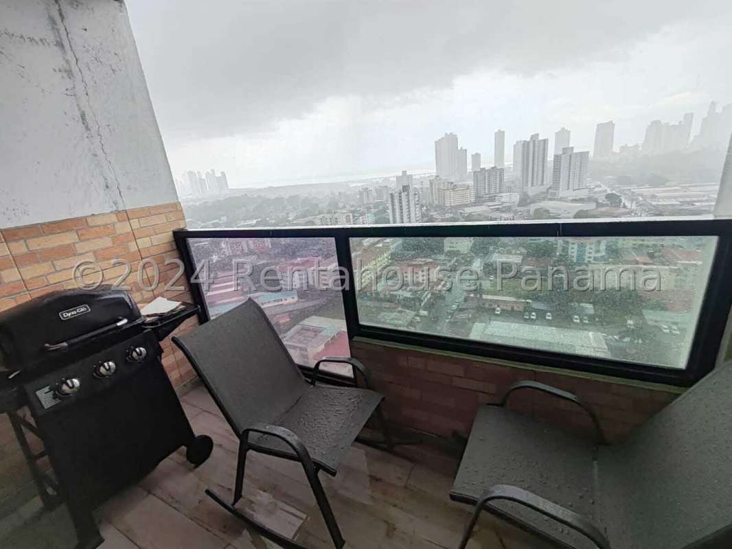 Master bedroom with built-in closet in PH Quattro Parque Lefevre Panama for sale