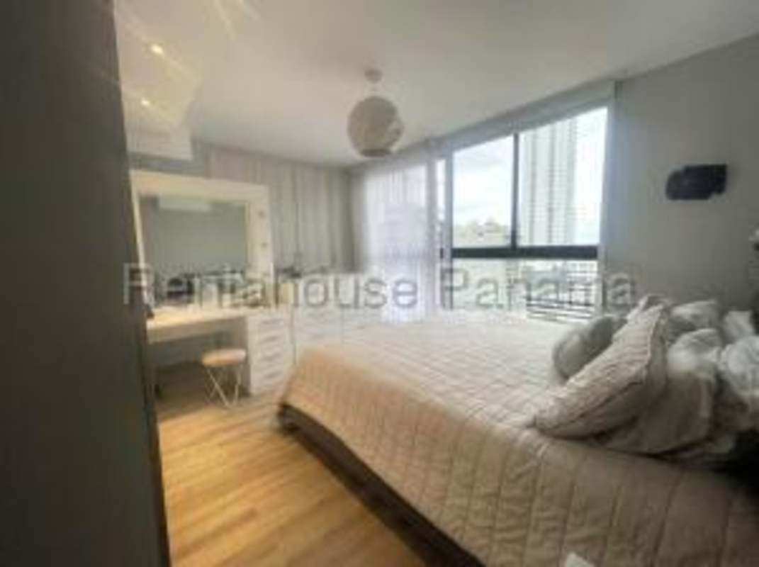 Modern gym amenities with panoramic views in PH Balboa Bay Bella Vista Panama