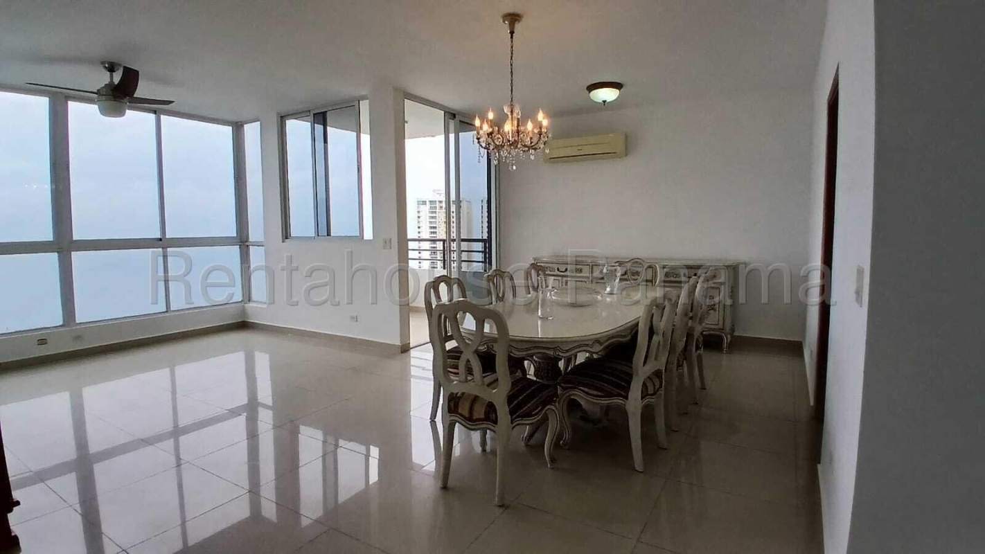 Elegant building lobby with luxury finishes PH Diamond Panama City San Francisco