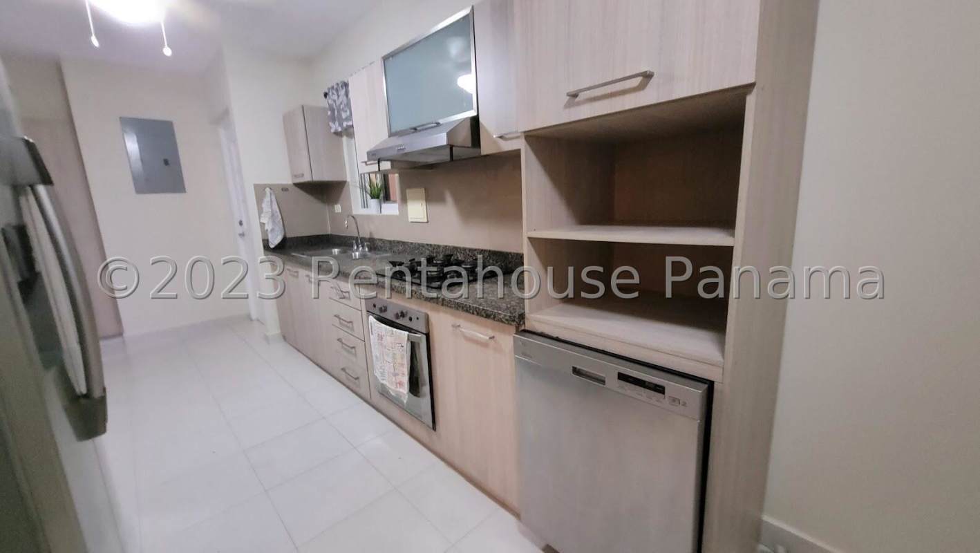 Laundry utility room with bathroom and storage in Quintas de Versalles Panama