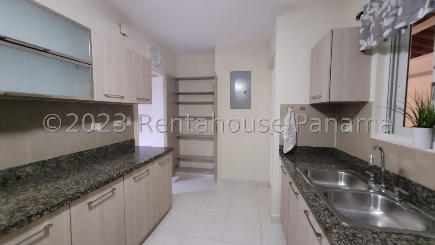 Modern staircase leading to upper floor with view of living room in Quintas de Versalles Panama