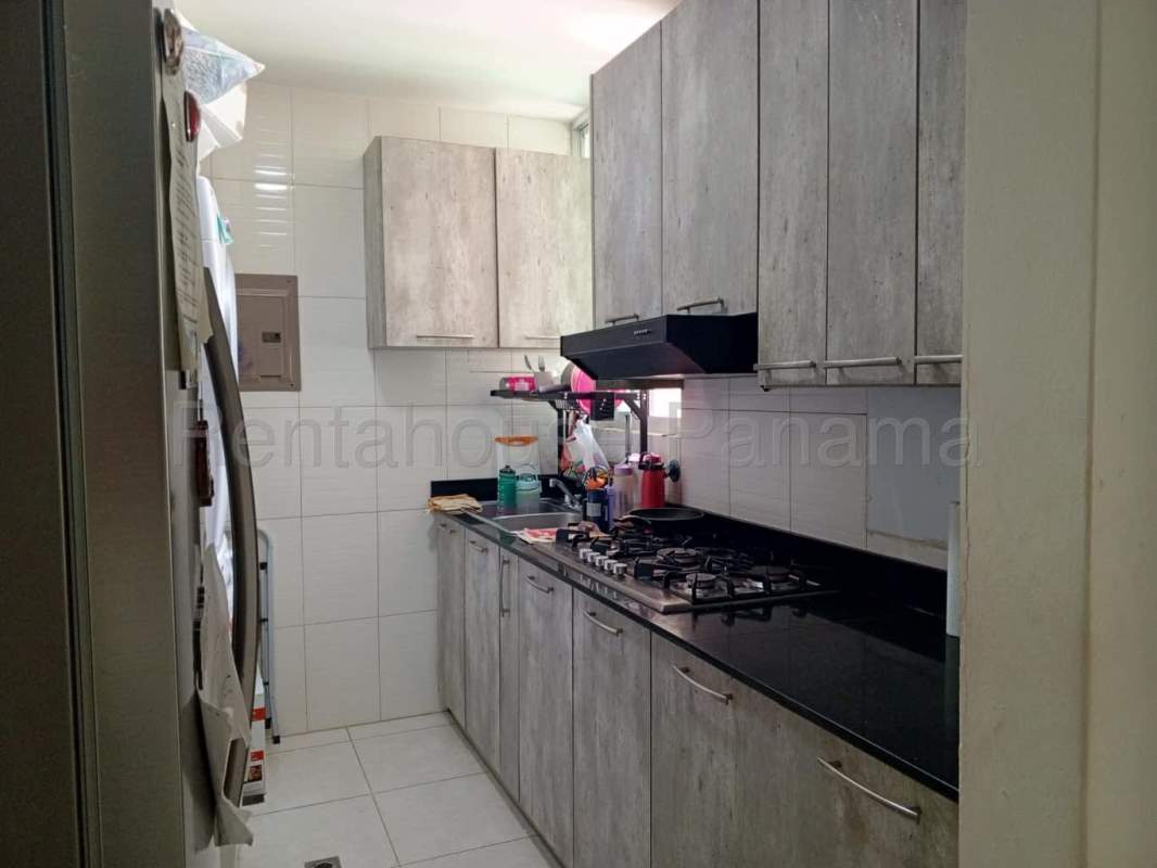 Kitchen with granite countertops, cabinets PH Vivendi Panama