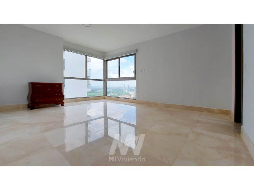 Italian designer kitchen with marble counters, high-end appliances in PH Green Garden Santa María Panama